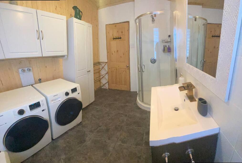 Notre-Dame-Des-Bois Le Jazz- Chalet Rustique/Chic Avec Spa מראה חיצוני תמונה
